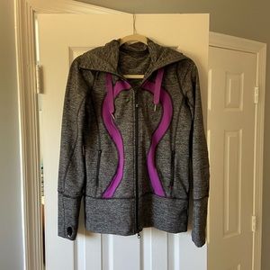 Lululemon zip up size 8 women.